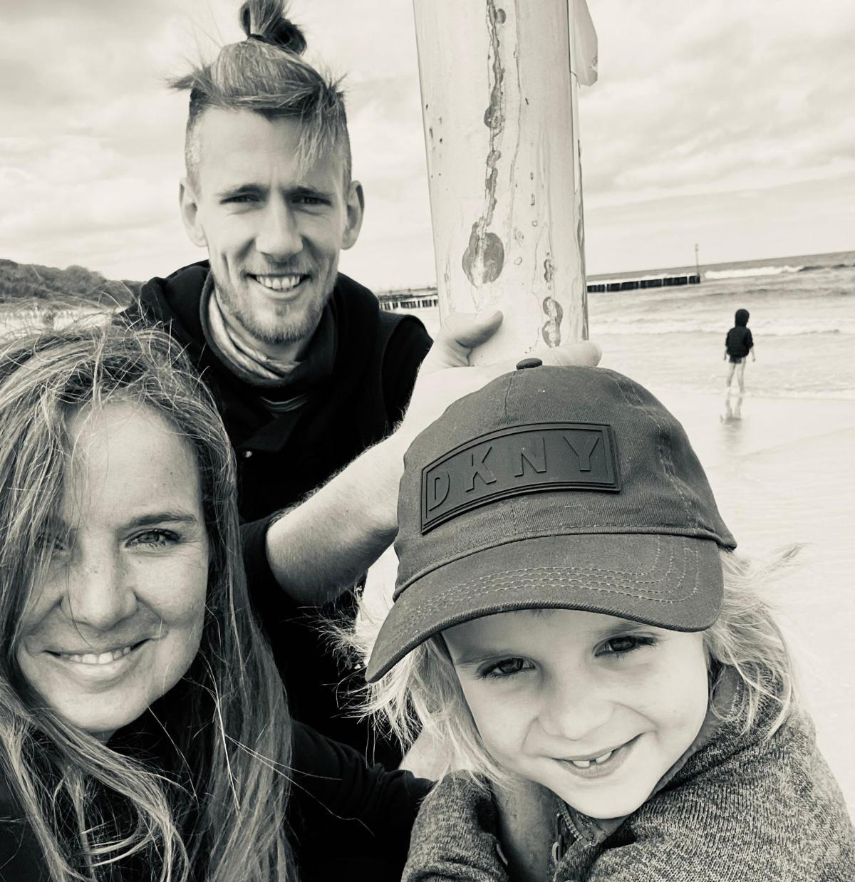Wir laden dich ein in unsere Welt der pflanzlichen Energie. Ewa, Illia und Maciek – eine Familie von Enthusiasten und die Schöpfer der Raw-Vegan-Küche im Modlimowo Forest Camp.